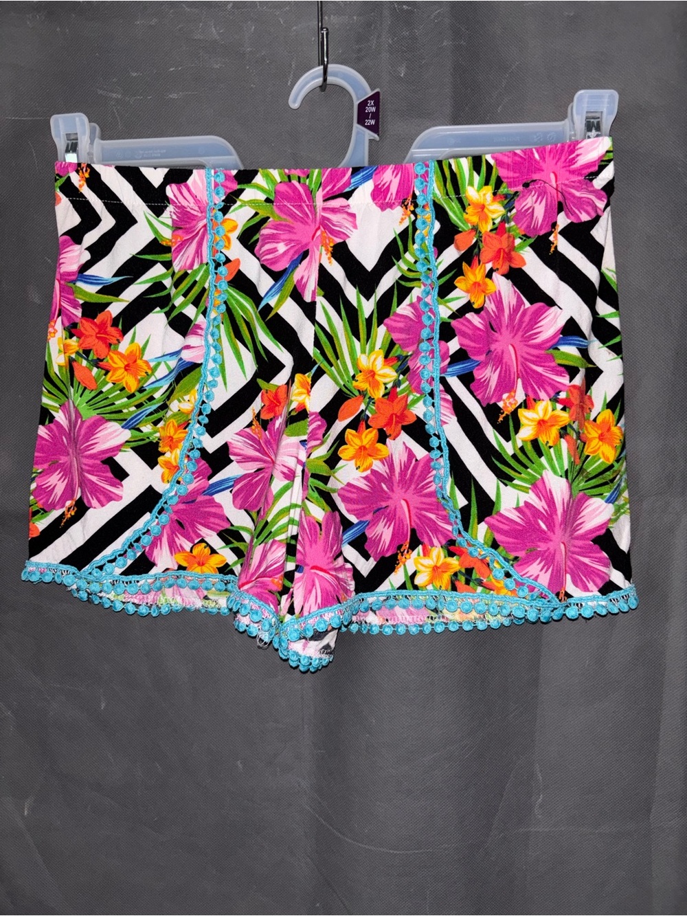 beach shorts vibrant tropical floral print contrasted w/chevron pattern Junior M